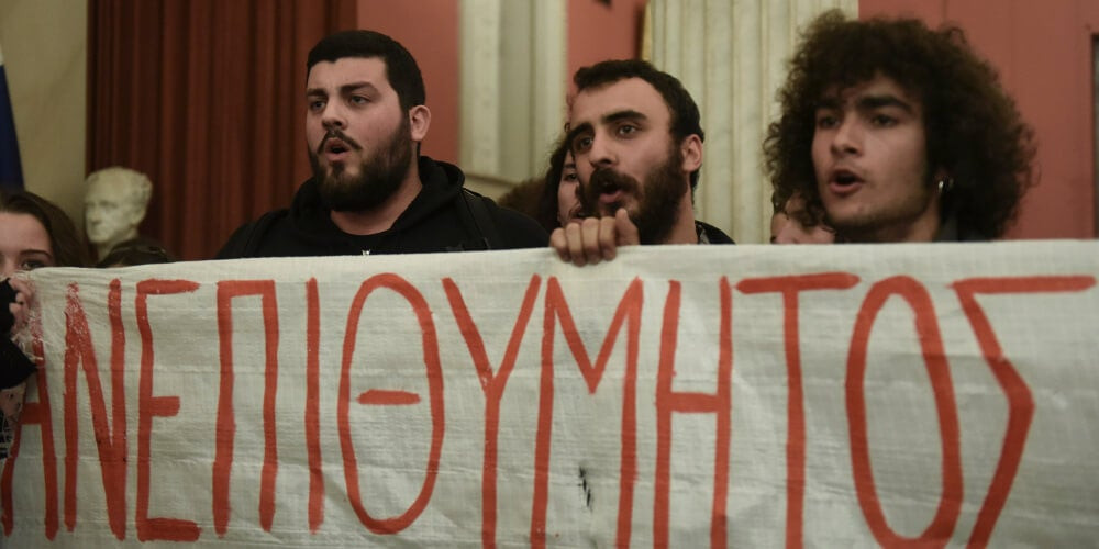 «Ντου» φοιτητών σε εκδήλωση όπου θα μιλούσε ο Γαβρόγλου (εικόνες, βίντεο)